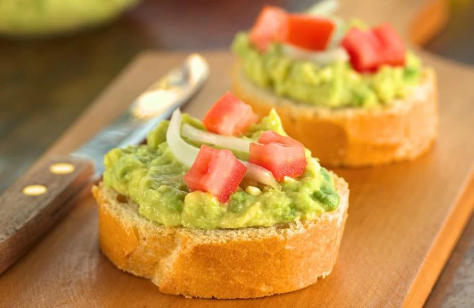 ממרח אבוקדו ותפוחי אדמה