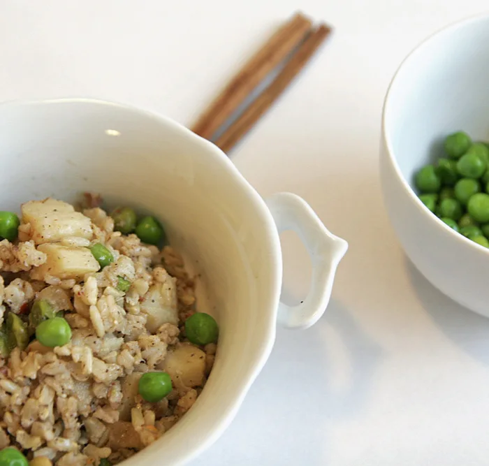 אורז בקינמון עם אפונה ותפוחי אדמה