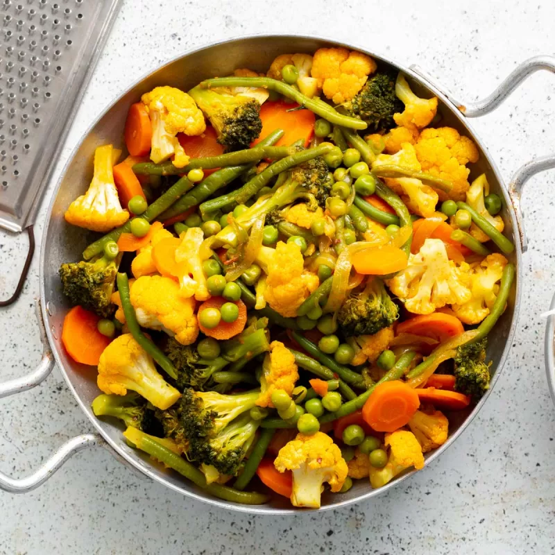 ירקות מעורבים בזרעי חרדל וכמון