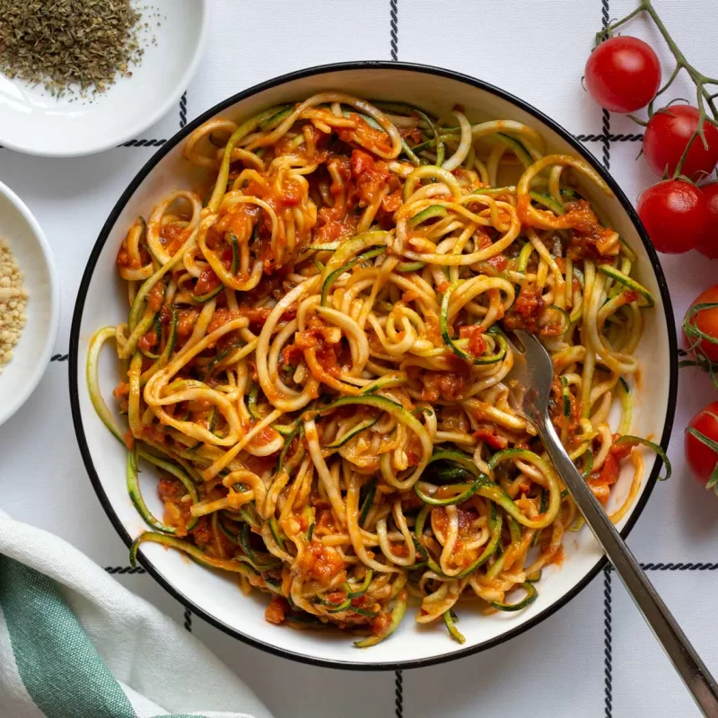 ספגטי מזוקיני עם רוטב עגבניות